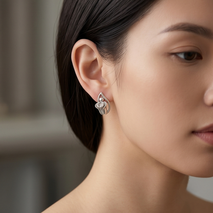 DIVYORO ARTISAN LILY EARRING