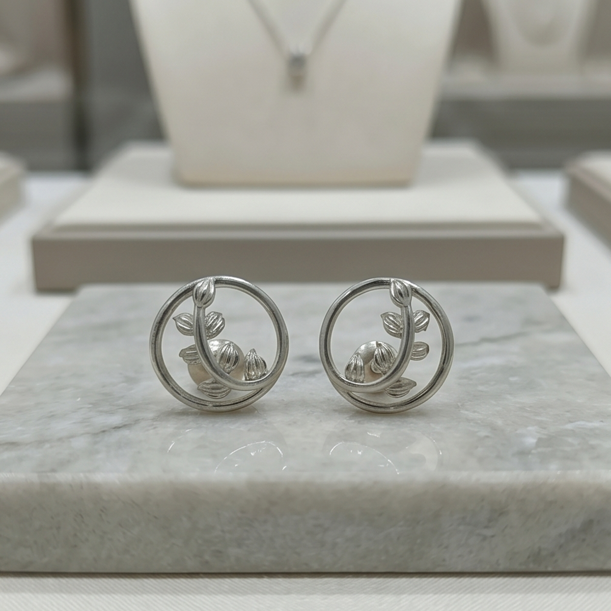 DIVYORO NATURE IN FRAME STUDS EARRING