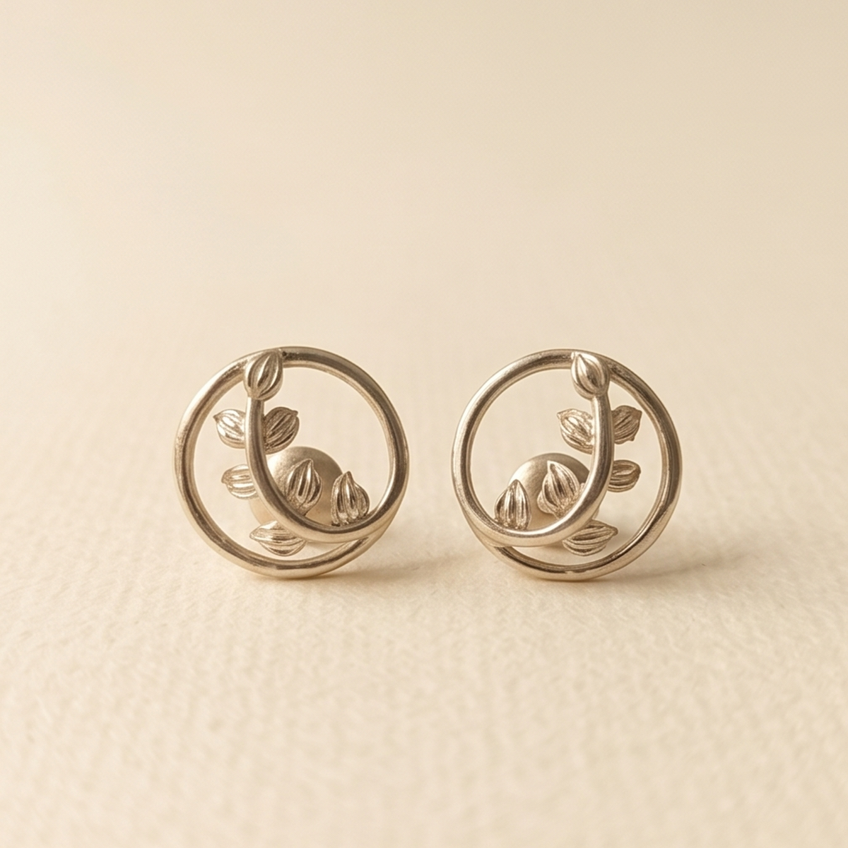 DIVYORO NATURE IN FRAME STUDS EARRING