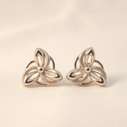 DIVYORO SCULPTED TRIO STUDS EARRING