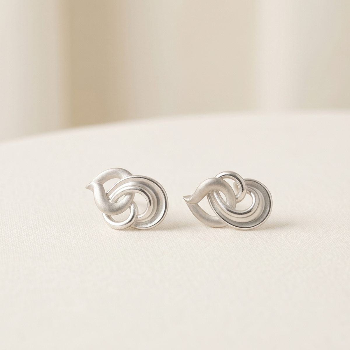 DIVYORO GRACEFUL TWIST STUDS EARRING