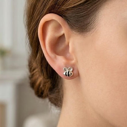 DIVYORO LITTLE HONEYBEE SILVER EARRING