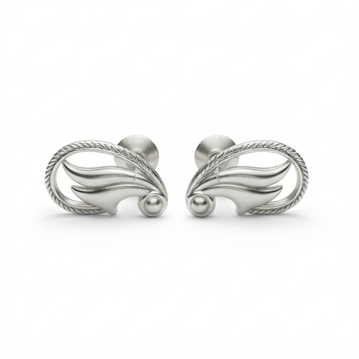 DIVYORO FEATHERED CURVE STUDS EARRING