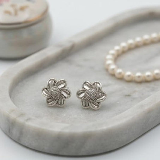 DIVYORO BLOOMING DAISY EARRING