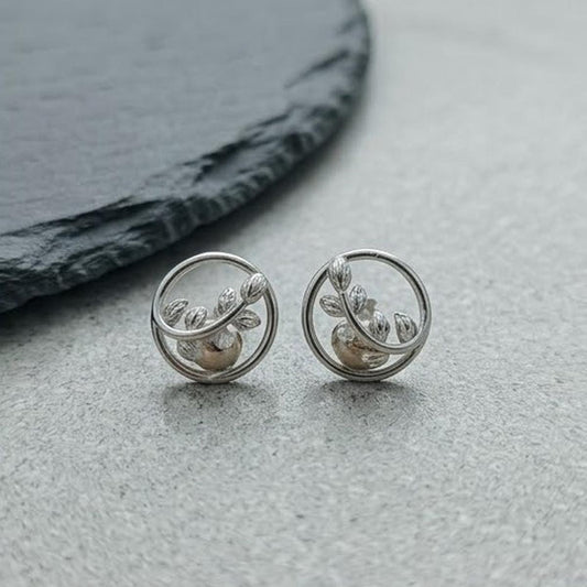 DIVYORO NATURE'S LOOP SILVER EARRING