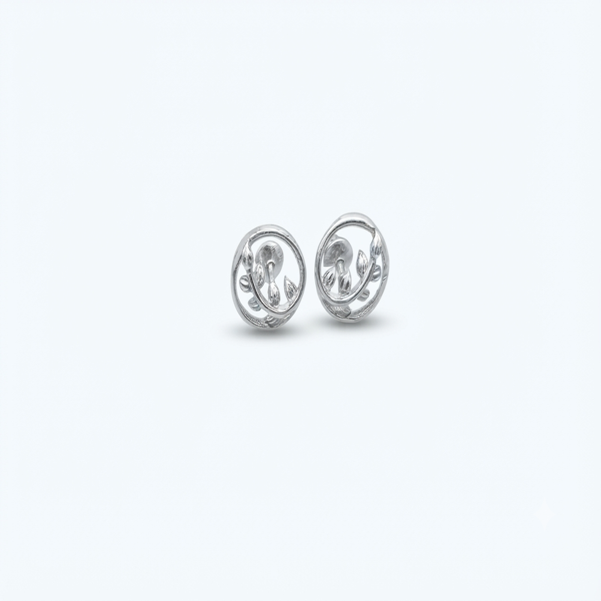 DIVYORO NATURE'S LOOP SILVER EARRING