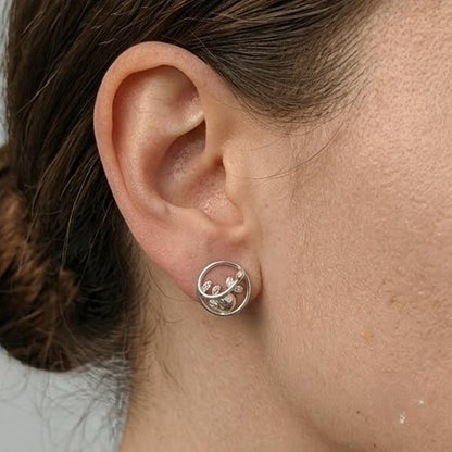 DIVYORO NATURE'S LOOP SILVER EARRING