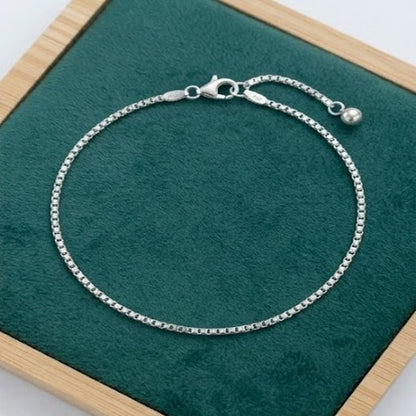 DIVYORO SLEEK STERLING SILVER BOX CHAIN ANKLET