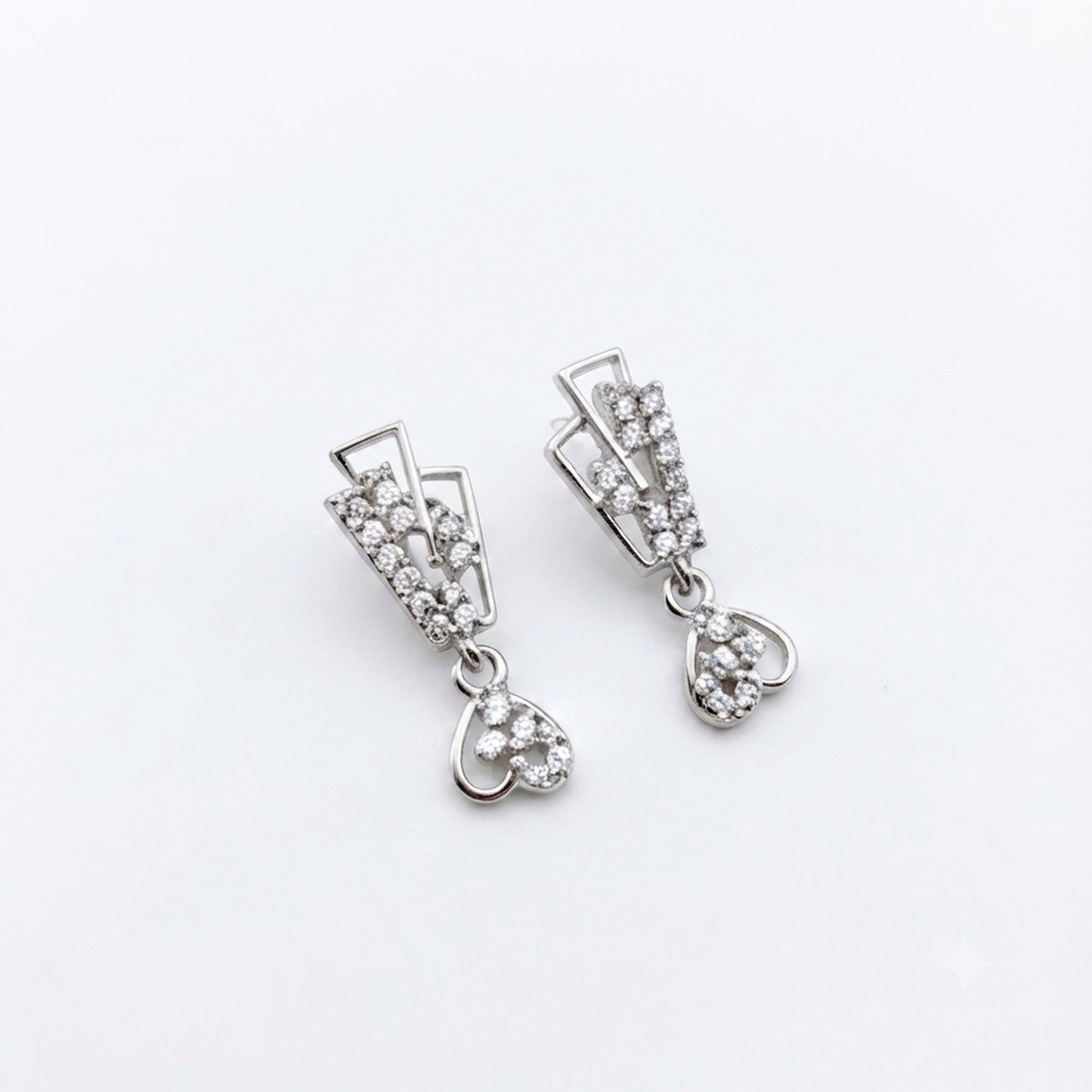 DIVYORO CRYSTAL CASCADE HEART EARRING