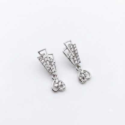 DIVYORO CRYSTAL CASCADE HEART EARRING