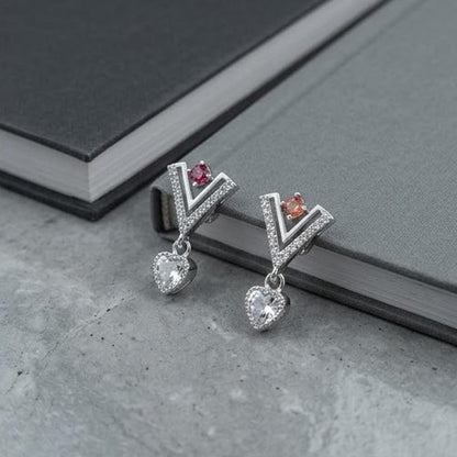 DIVYORO V-SHAPED CRYSTAL HEART DROP EARRING