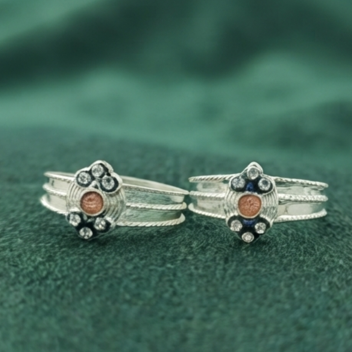 DIVYORO ELEGANT CIRCULAR STONE TOE RING