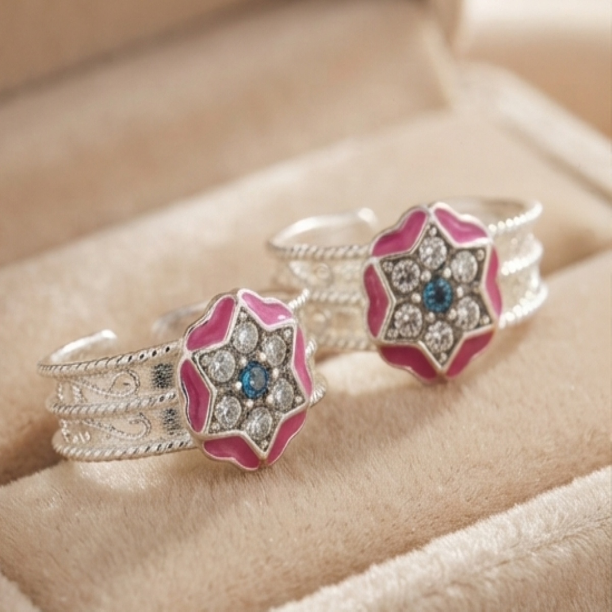 DIVYORO BLOSSOM CLUSTER TOE RING
