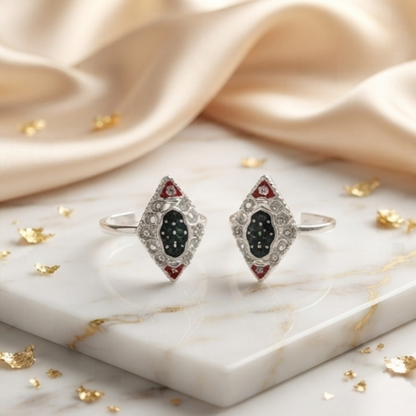 DIVYORO DIAMOND-PATTERN SILVER TOE RING