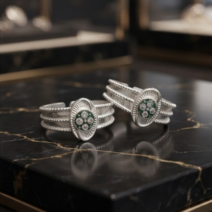 DIVYORO CLASSIC OVAL FLORAL TOE RING