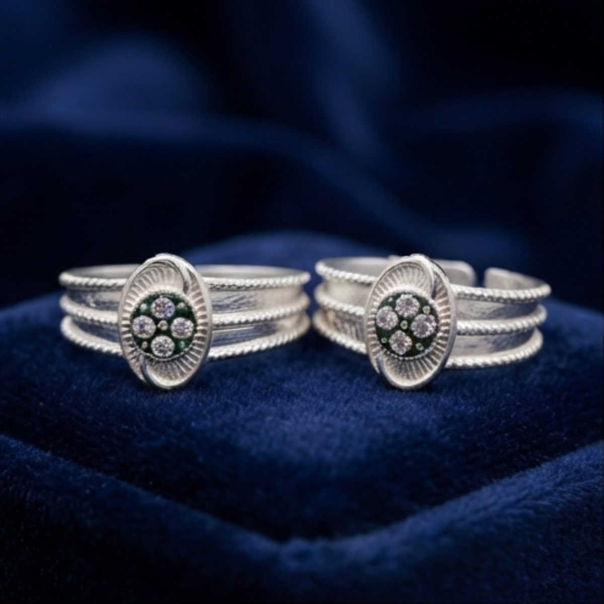 DIVYORO CLASSIC OVAL FLORAL TOE RING