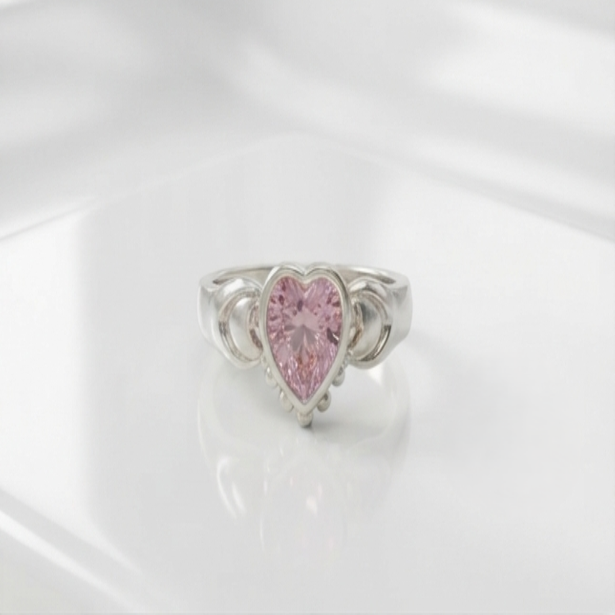DIVYORO CRIMSON BLOOM RING