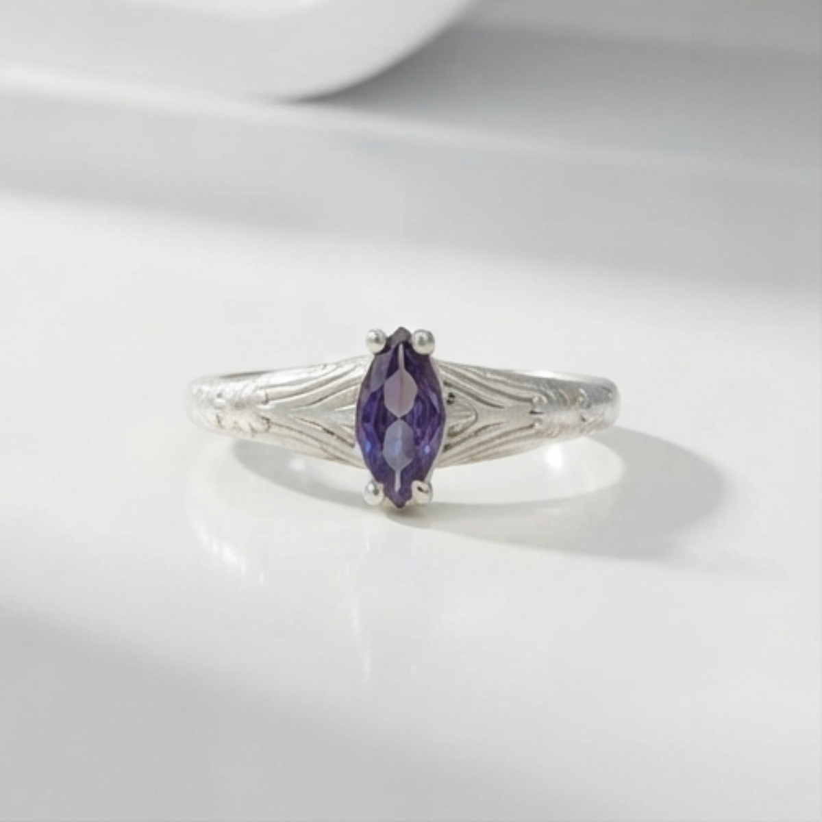 DIVYORO MARQUISE RING