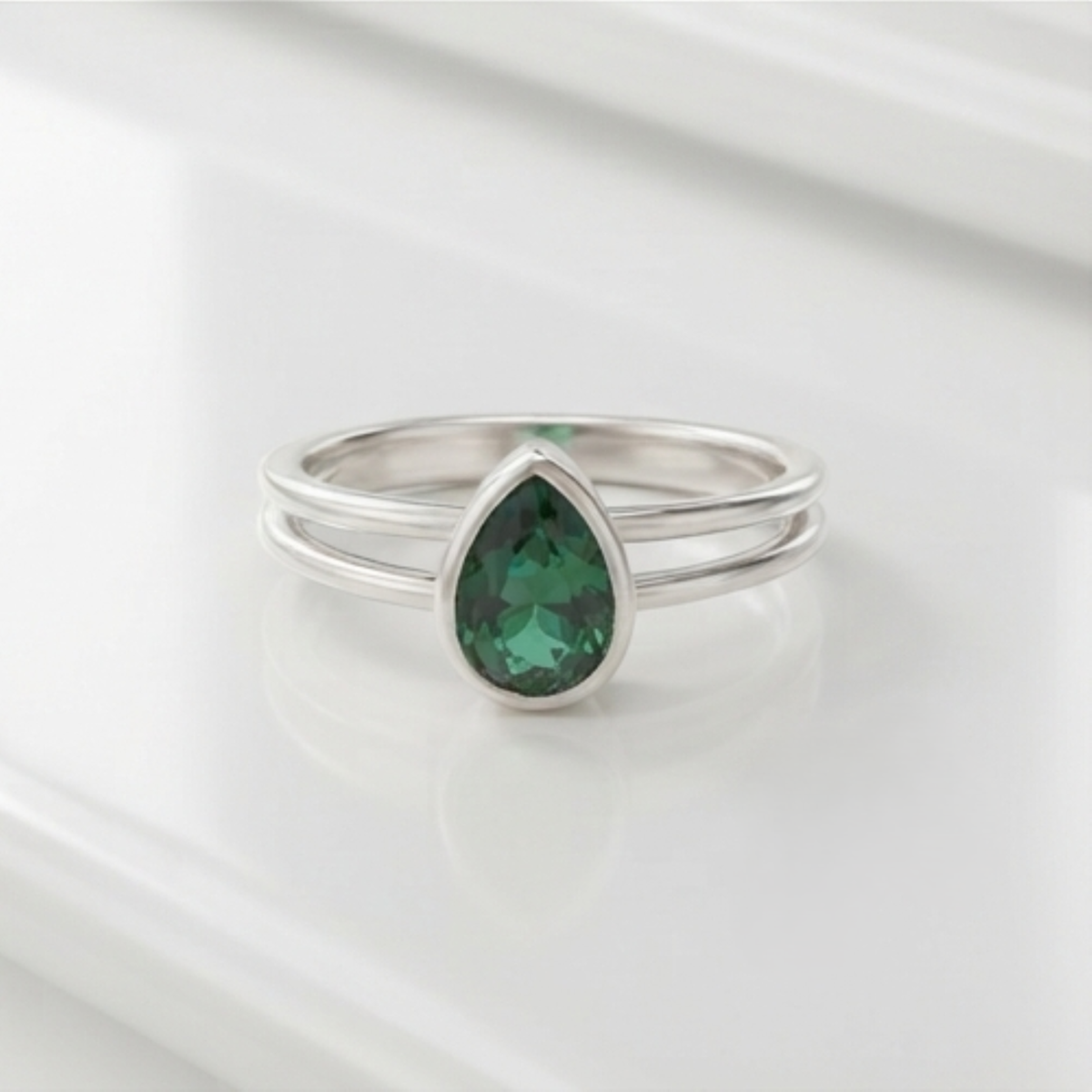 DIVYORO EMERALD SPLIT