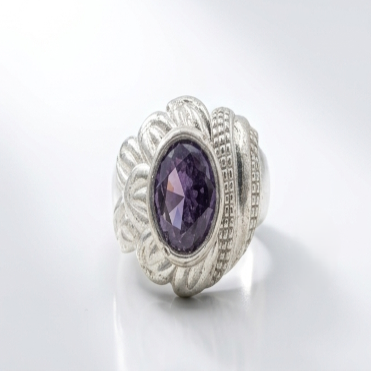 DIVYORO AMETHYST CROWN RING
