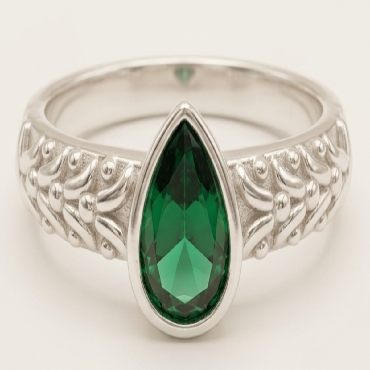 DIVYORO AURORA PEAR RING