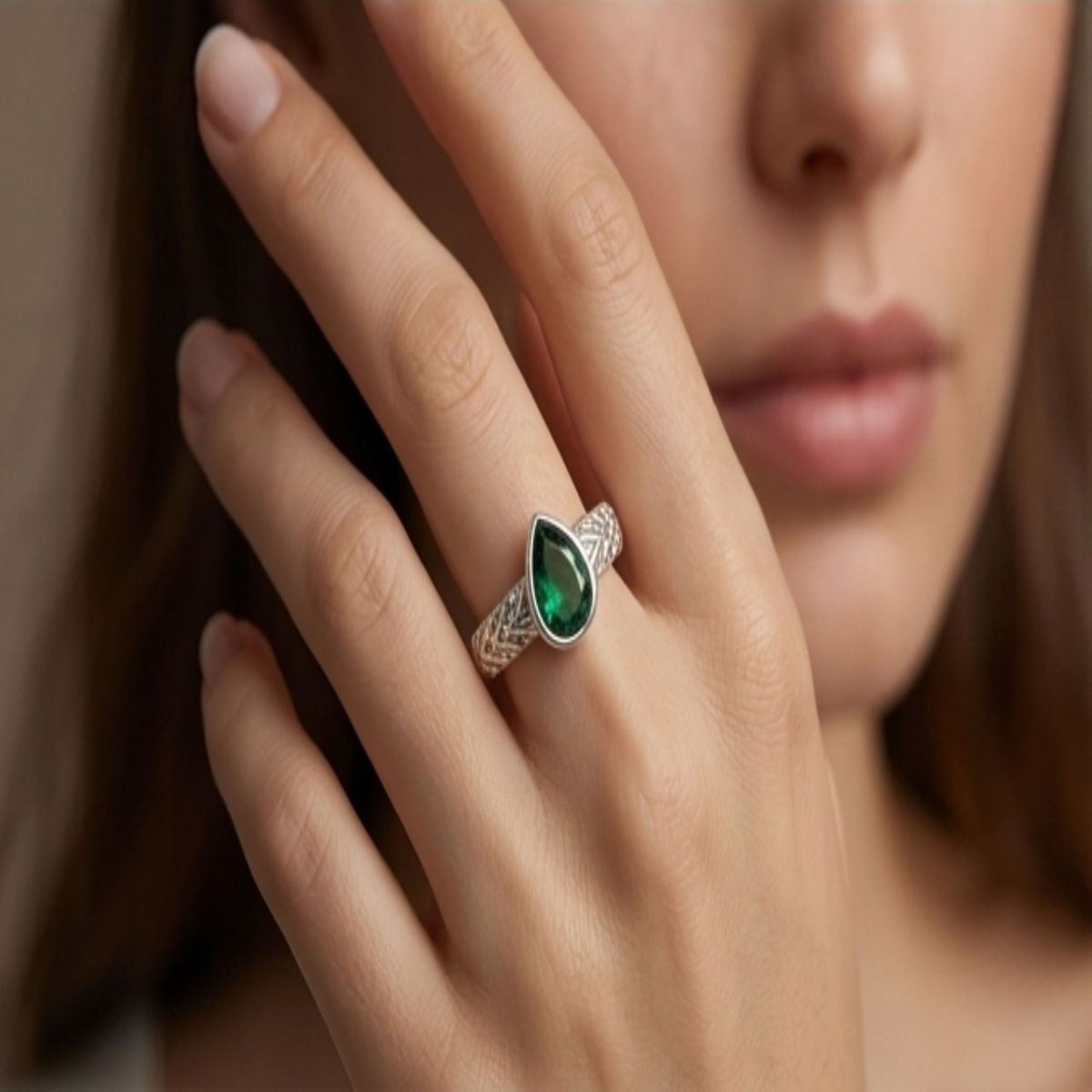 DIVYORO AURORA PEAR RING