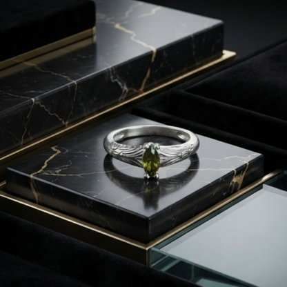 DIVYORO LEAF & VINE BAND RING