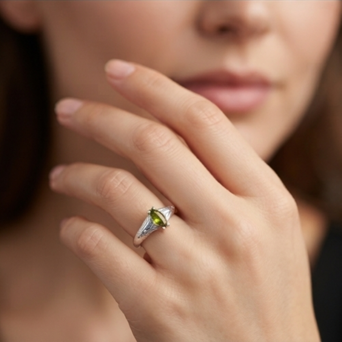 DIVYORO LEAF & VINE BAND RING
