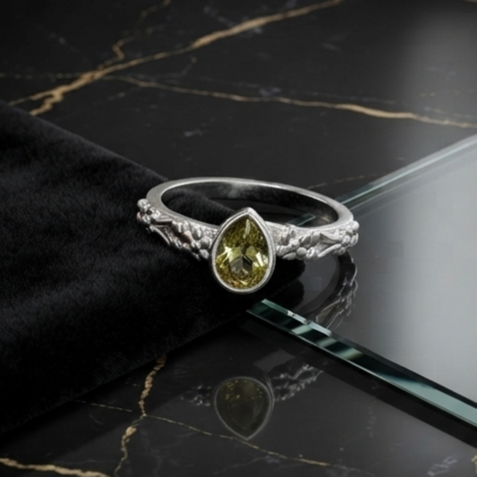 DIVYORO OLIVE RADIANCE RING