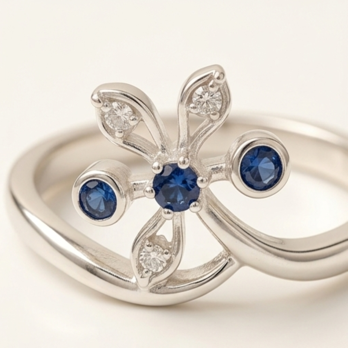 DIVYORO SAPPHIRE BLOOM RING