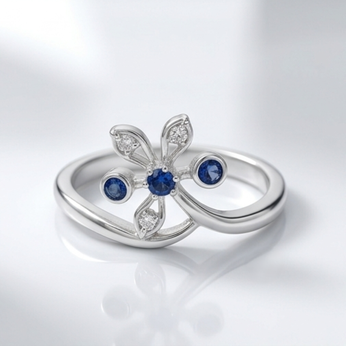 DIVYORO SAPPHIRE BLOOM RING