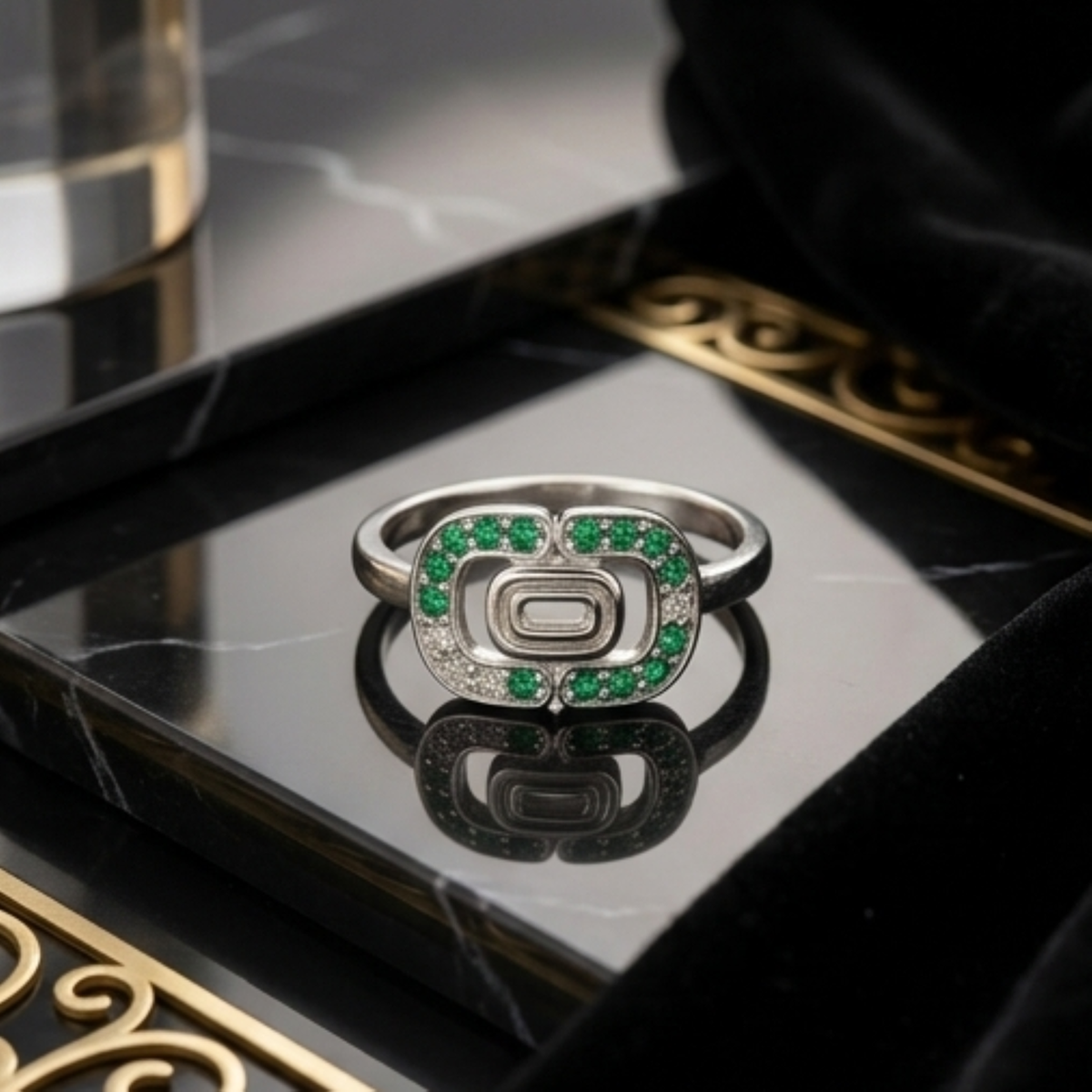 DIVYORO EMERALD DECO RING