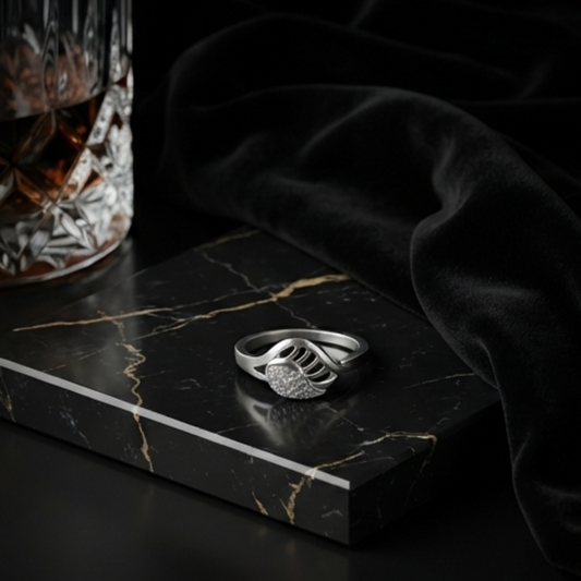 DIVYORO SERENE LEAF RING