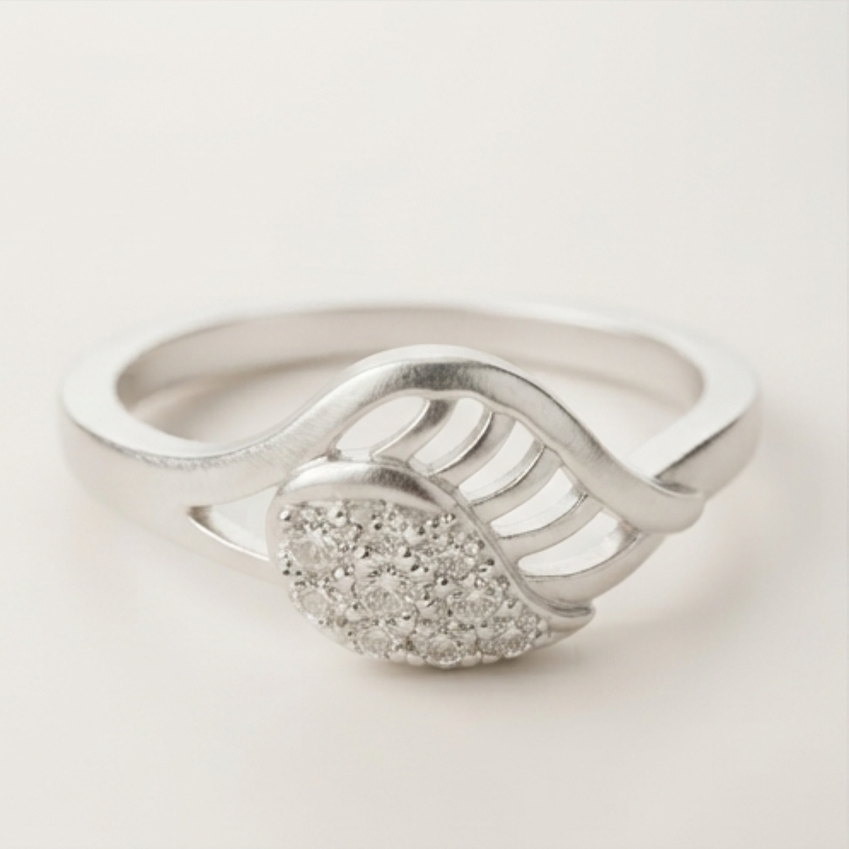 DIVYORO SERENE LEAF RING
