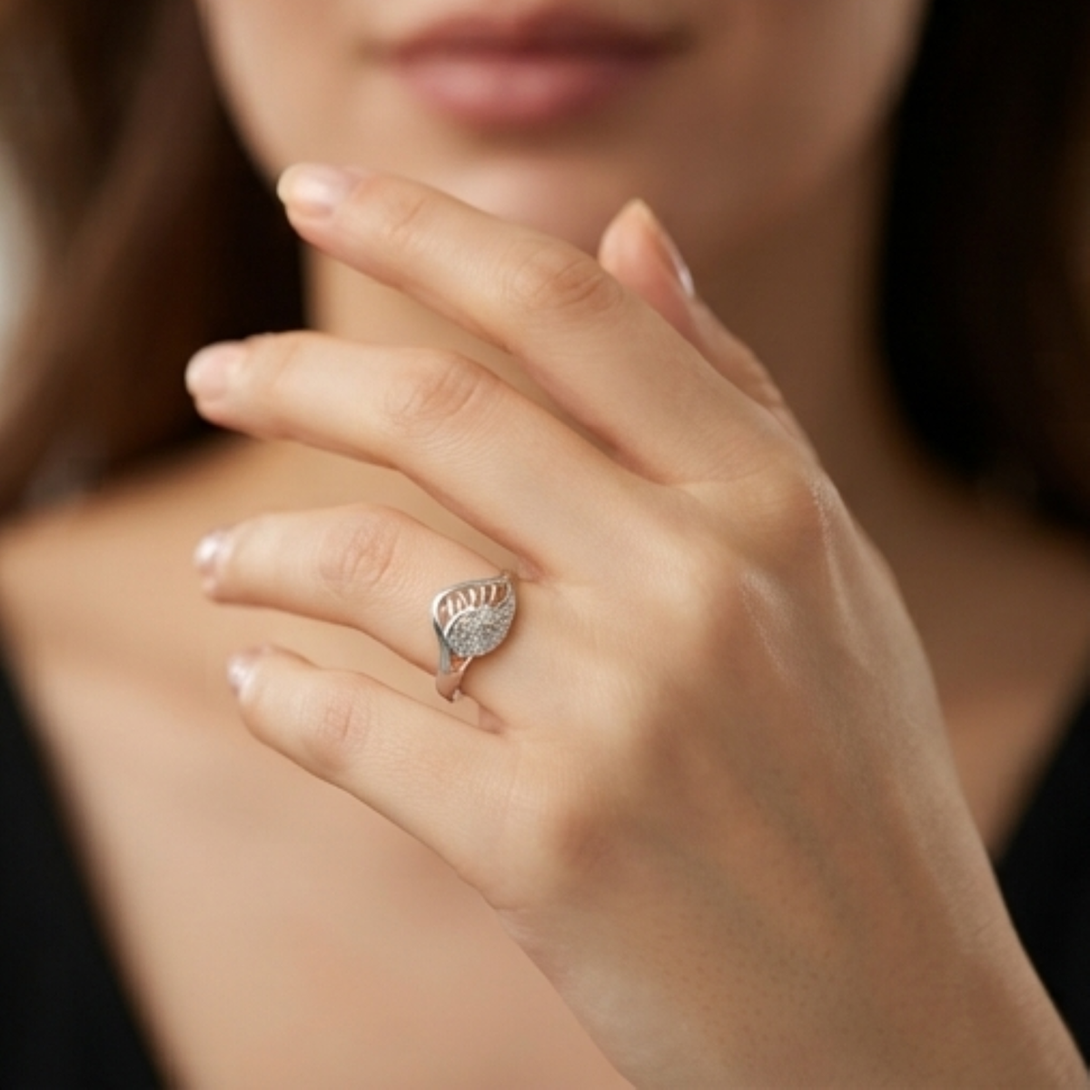 DIVYORO SERENE LEAF RING