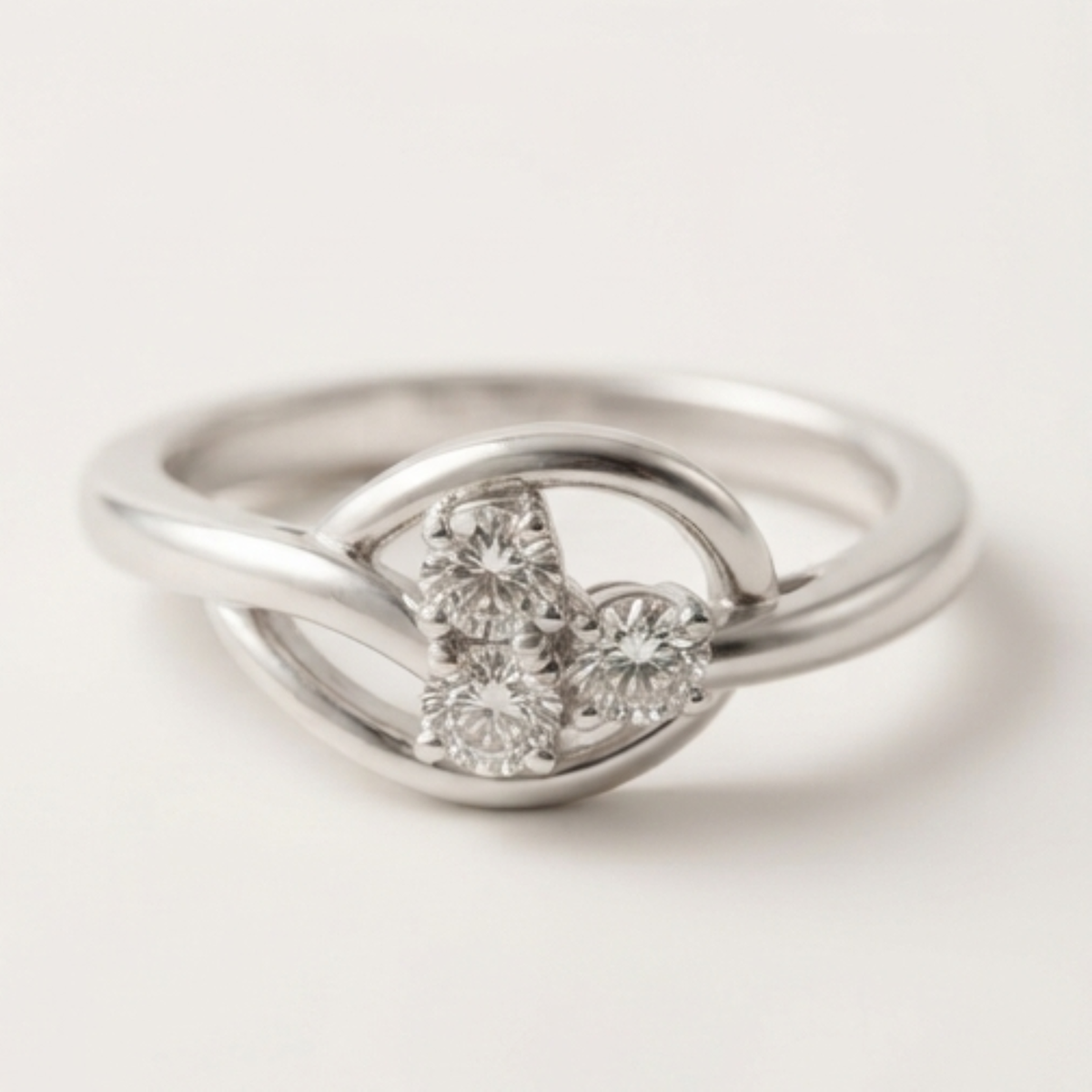 DIVYORO TRINITY CLUSTER RING