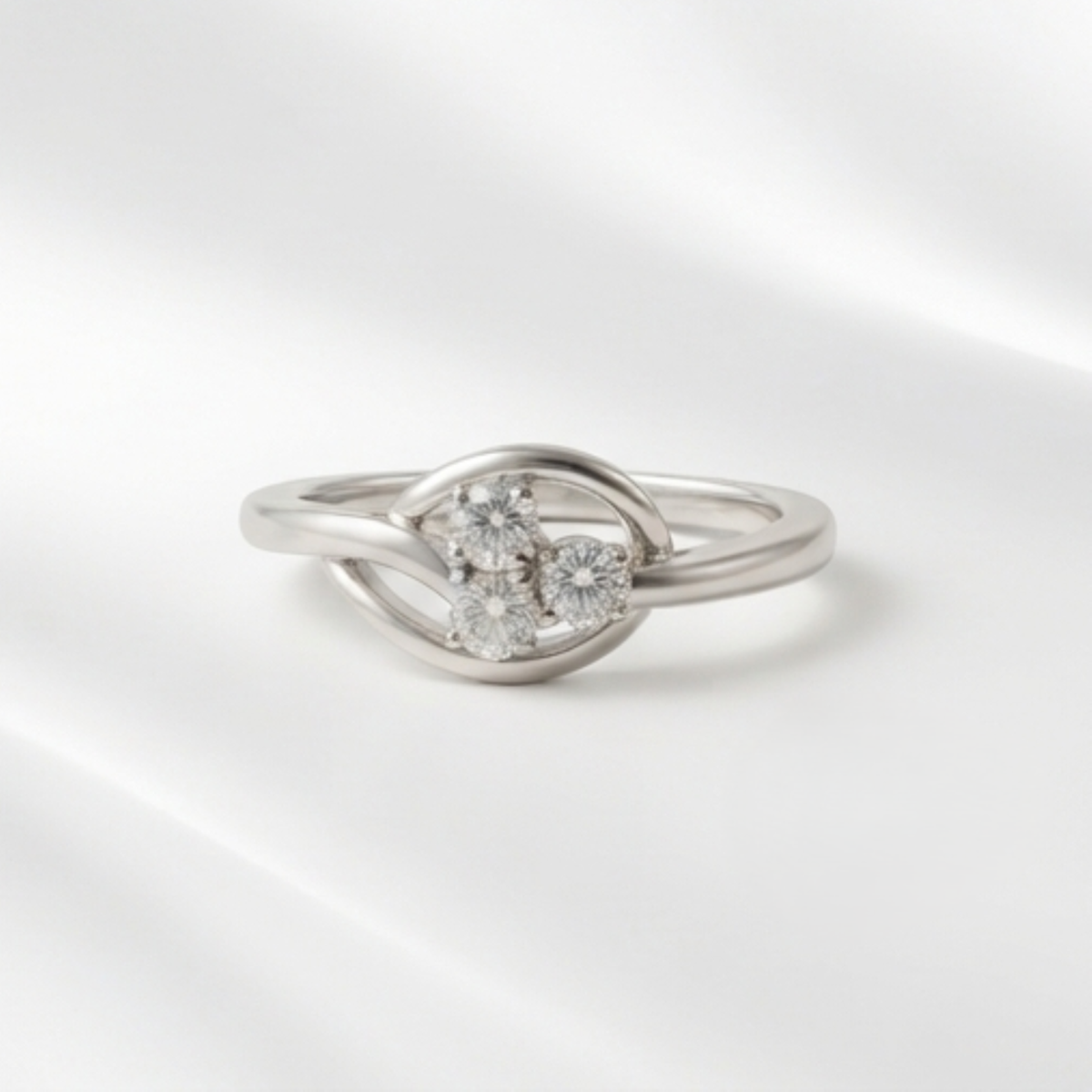 DIVYORO TRINITY CLUSTER RING