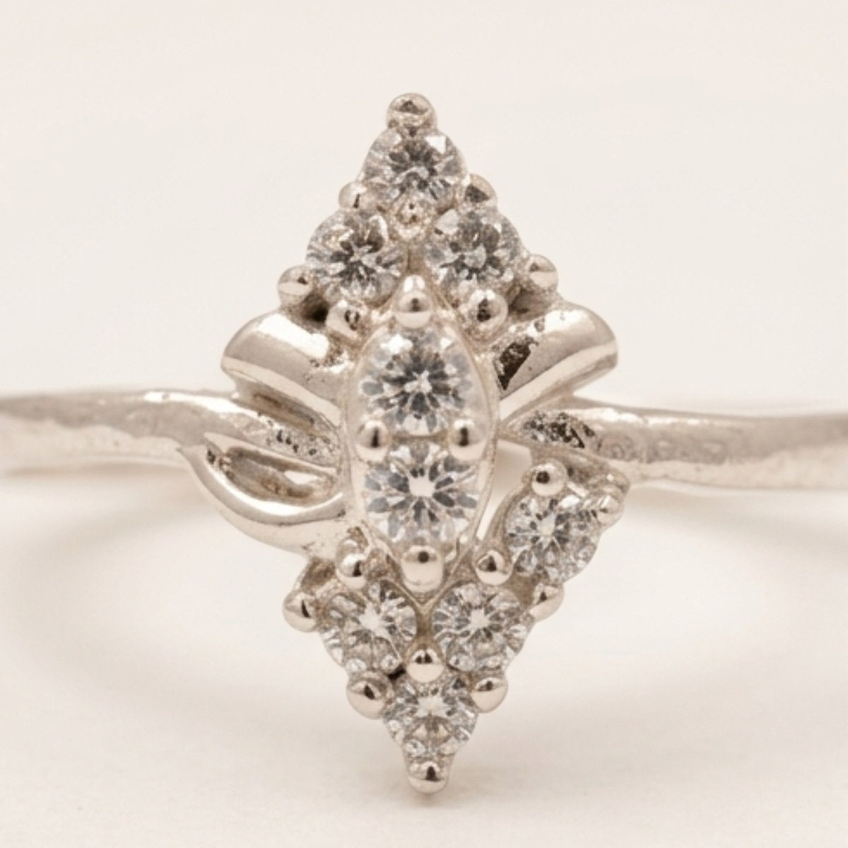 DIVYORO BRILLIANCE CLUSTER RING