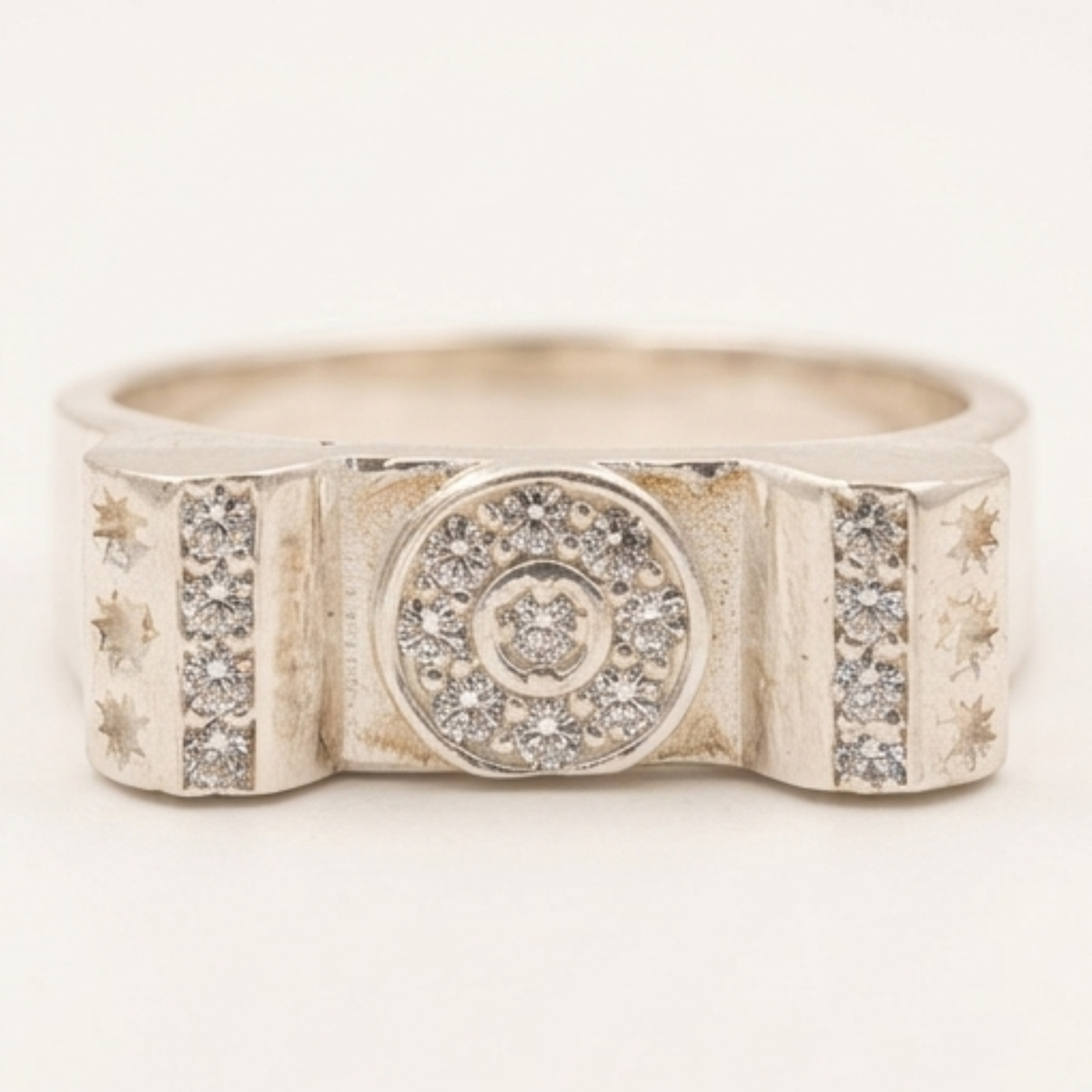 DIVYORO SIGNET MEDALLION RING
