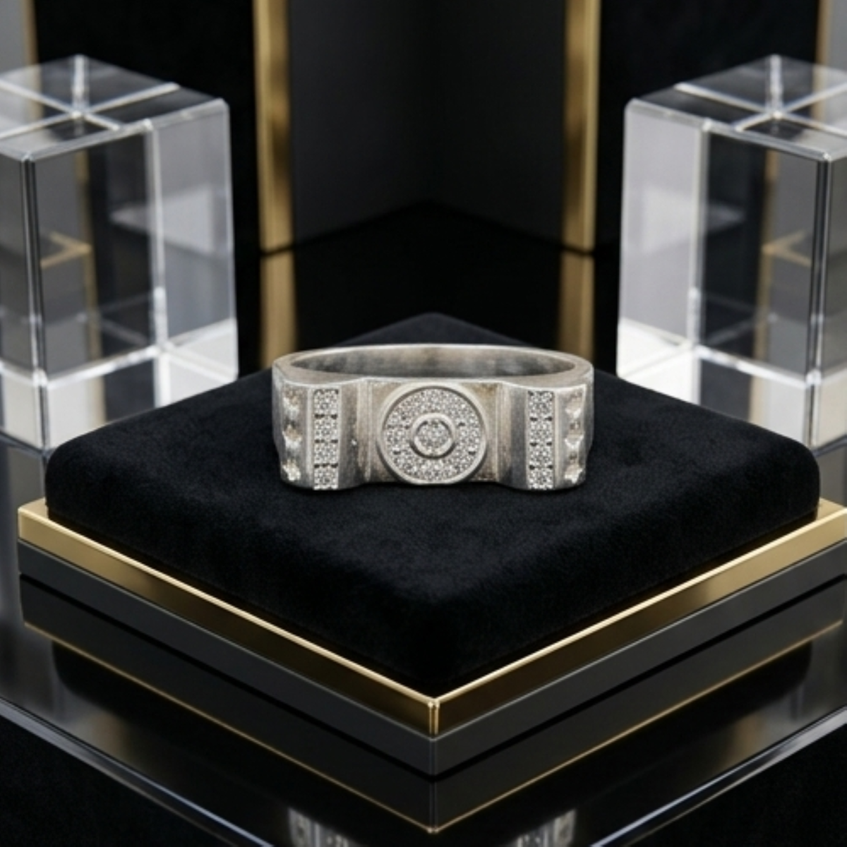 DIVYORO SIGNET MEDALLION RING