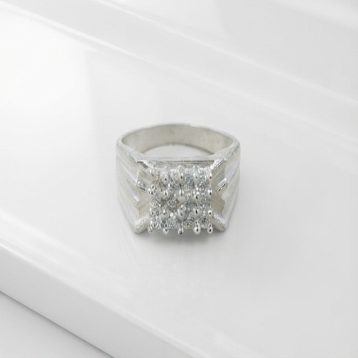 DIVYORO LUXE STONE RING