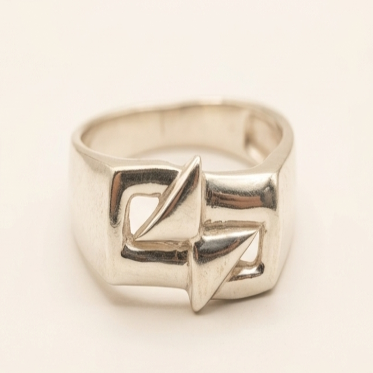DIVYORO GEODE BAND RING