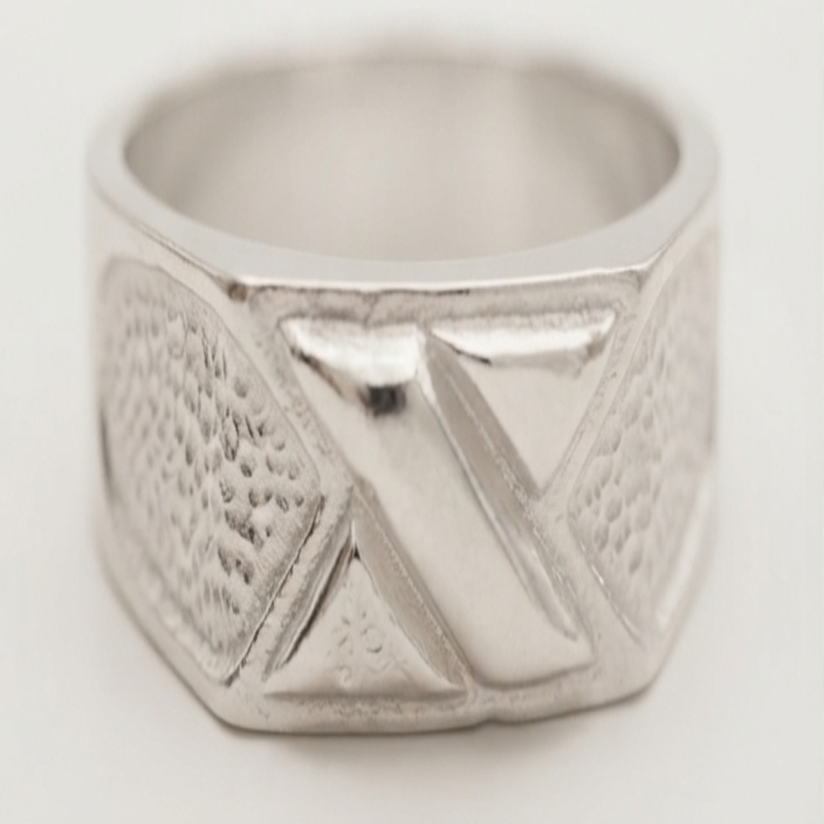 DIVYORO MODERN SYMMETRY RING