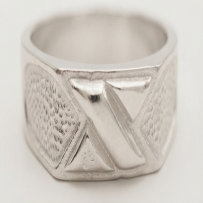 DIVYORO MODERN SYMMETRY RING