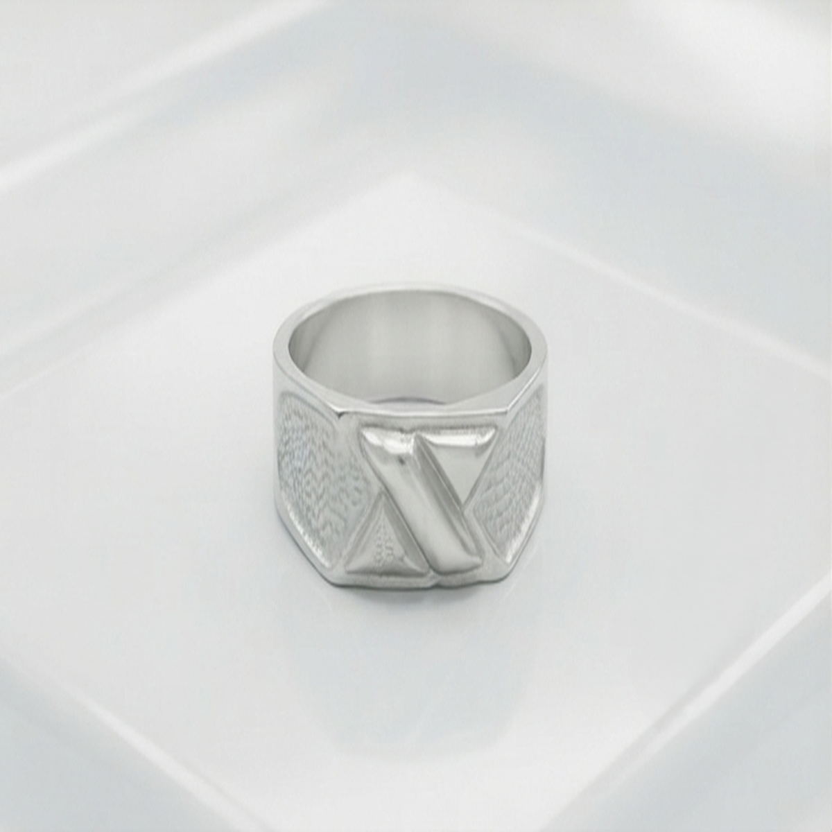 DIVYORO MODERN SYMMETRY RING