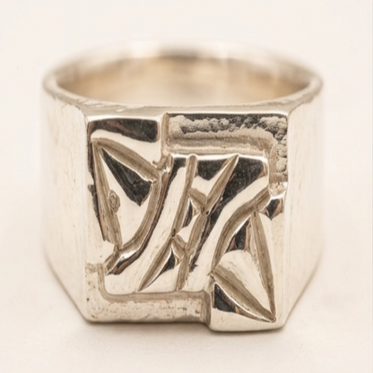 DIVYORO MINIMALIST CREST RING
