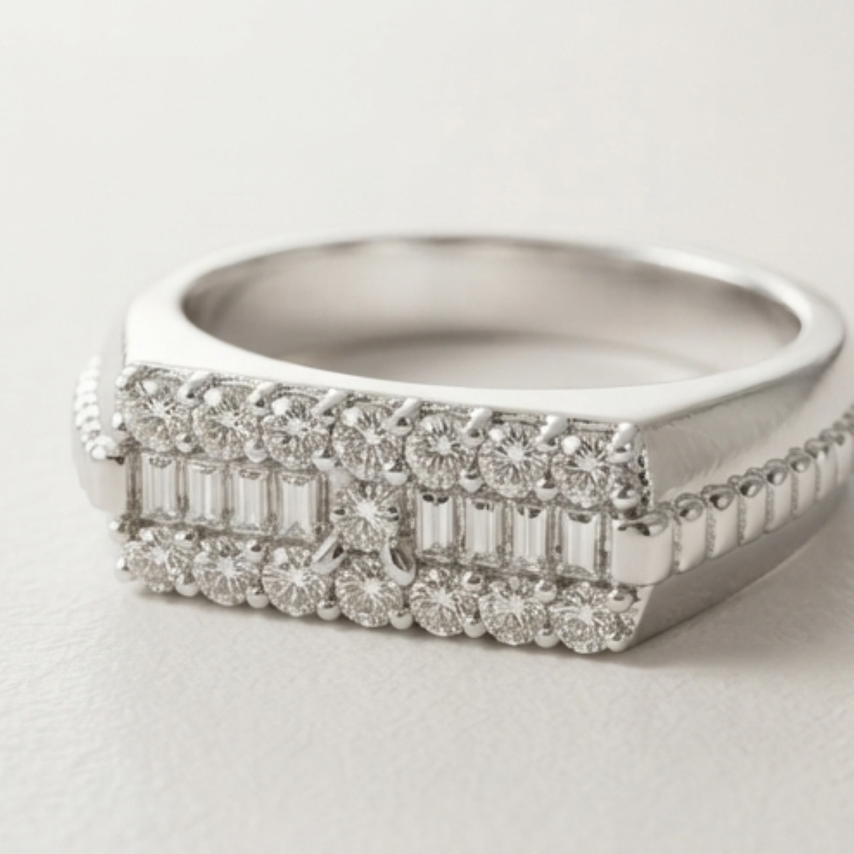 DIVYORO VANTEDGE RING