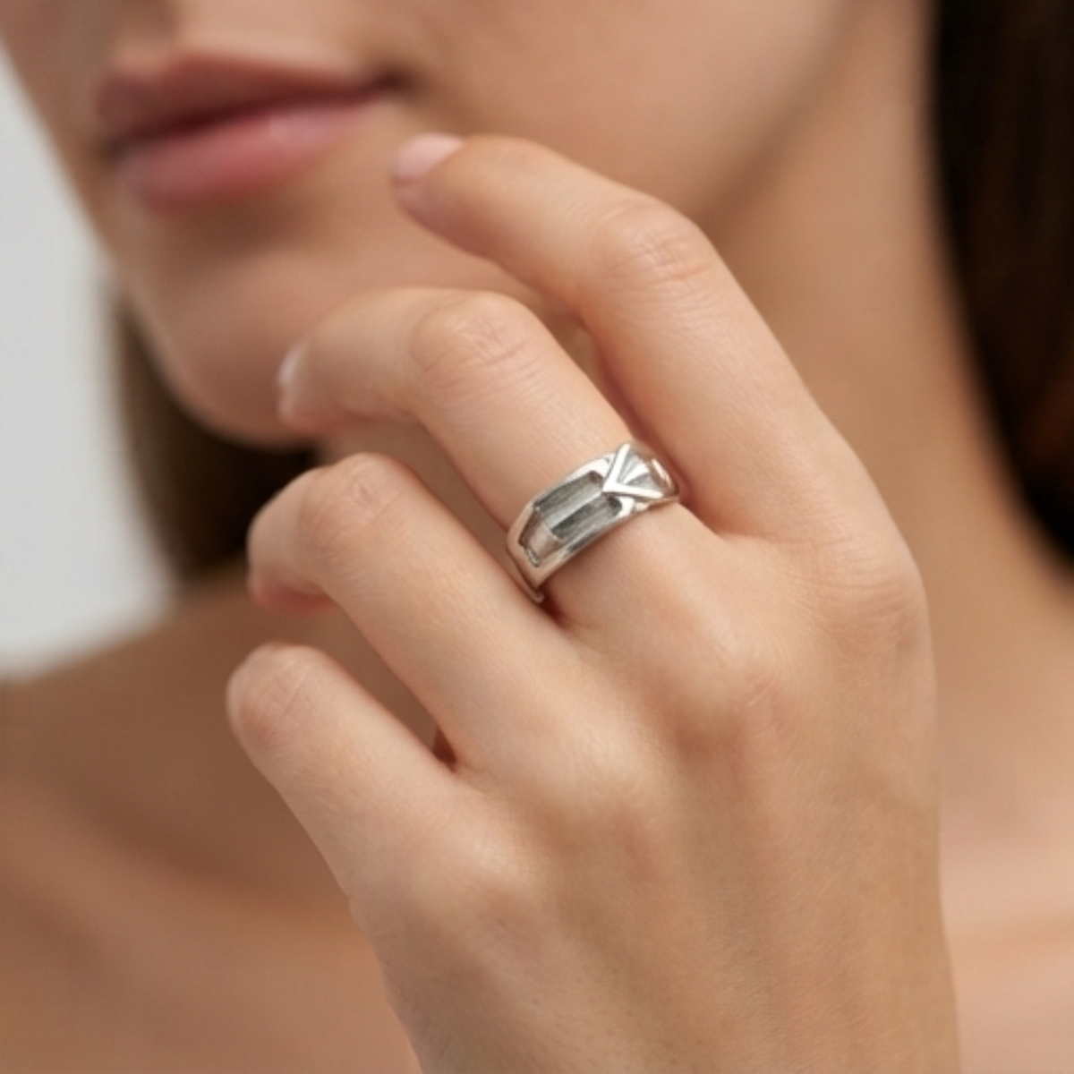 DIVYORO ANGULAR MOTIF RING
