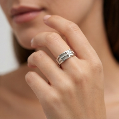 DIVYORO ANGULAR MOTIF RING