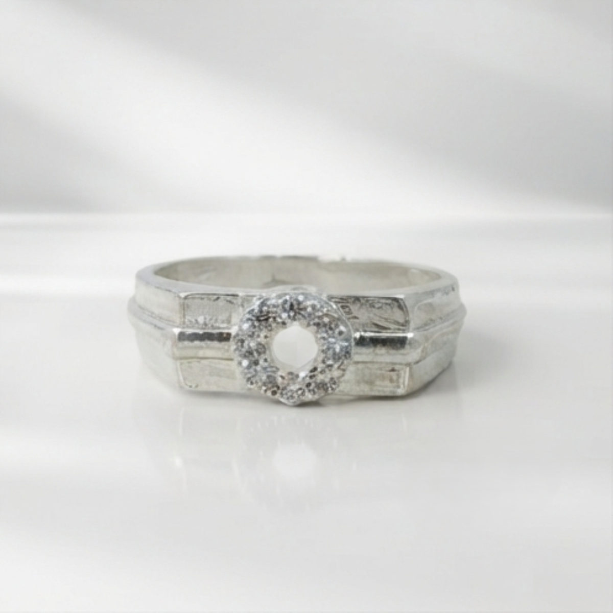 DIVYORO SUNBURST CIRCLE RING